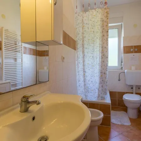 Apartman Front In With Wifi Umag